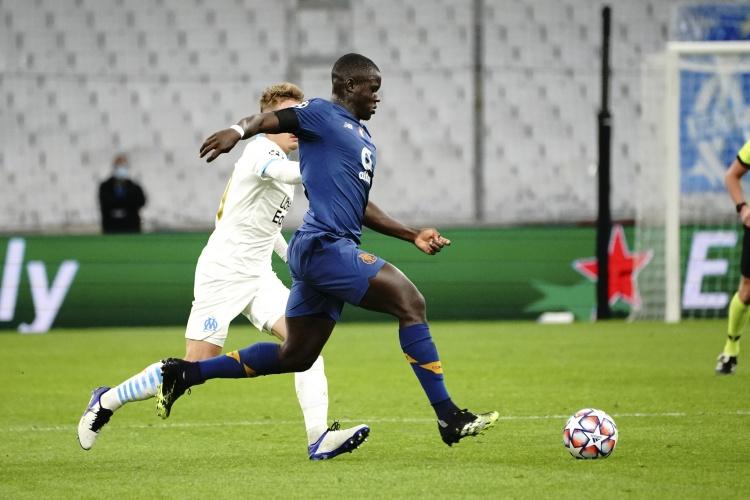 转折点！波尔图防线松动，NBA常规赛关键时刻攻防权衡，目标明确，赛程密集仍需轮换(魔兽世界驭风大师波尔图在哪)-九游网页版