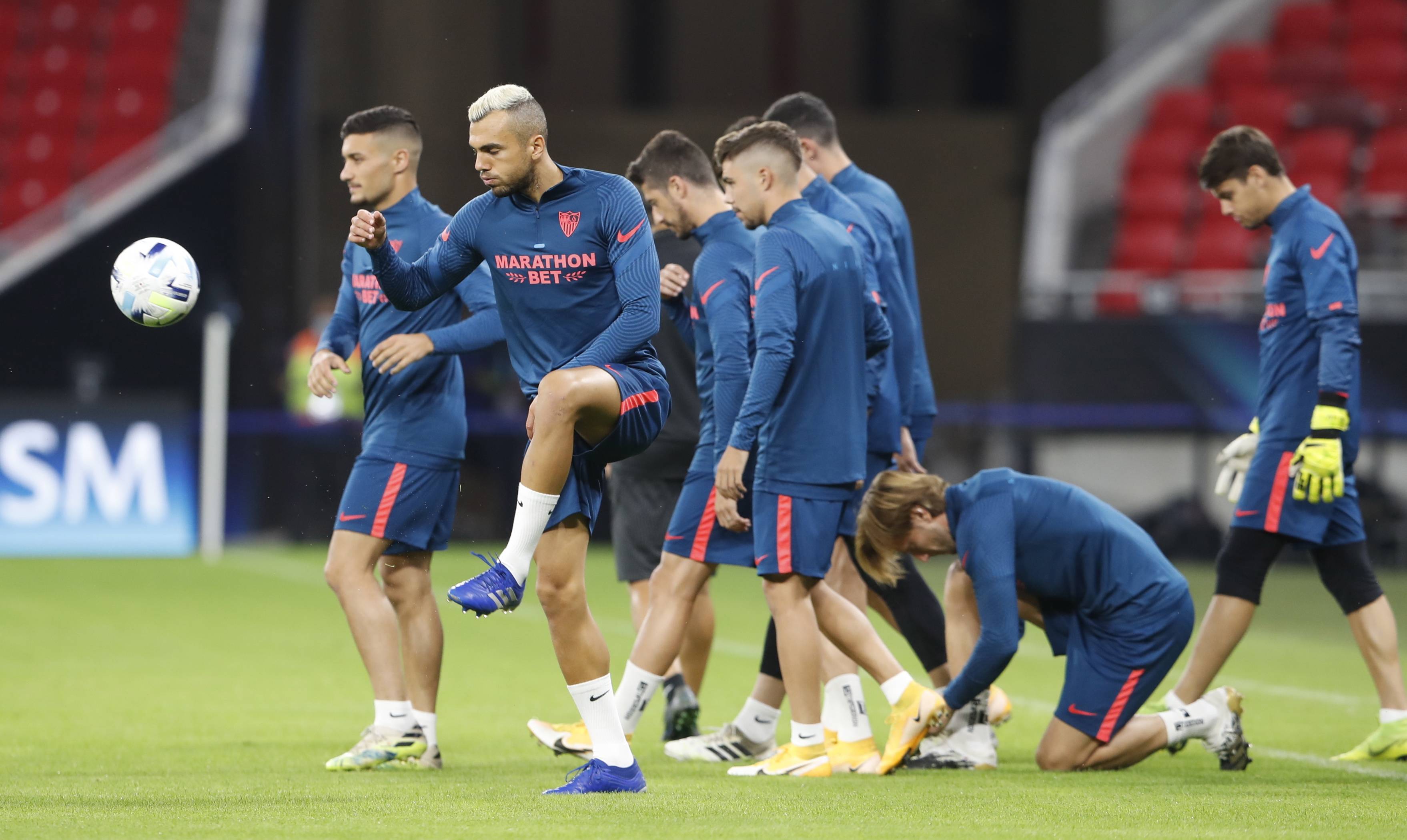 包含集结日塞维利亚备战亚冠；临场应变细节曝光；气氛紧张；资深球员宣示担当的词条